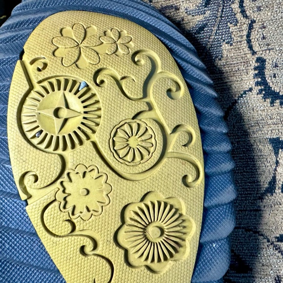 Jambu size 11M, Red - Picture 11 of 17